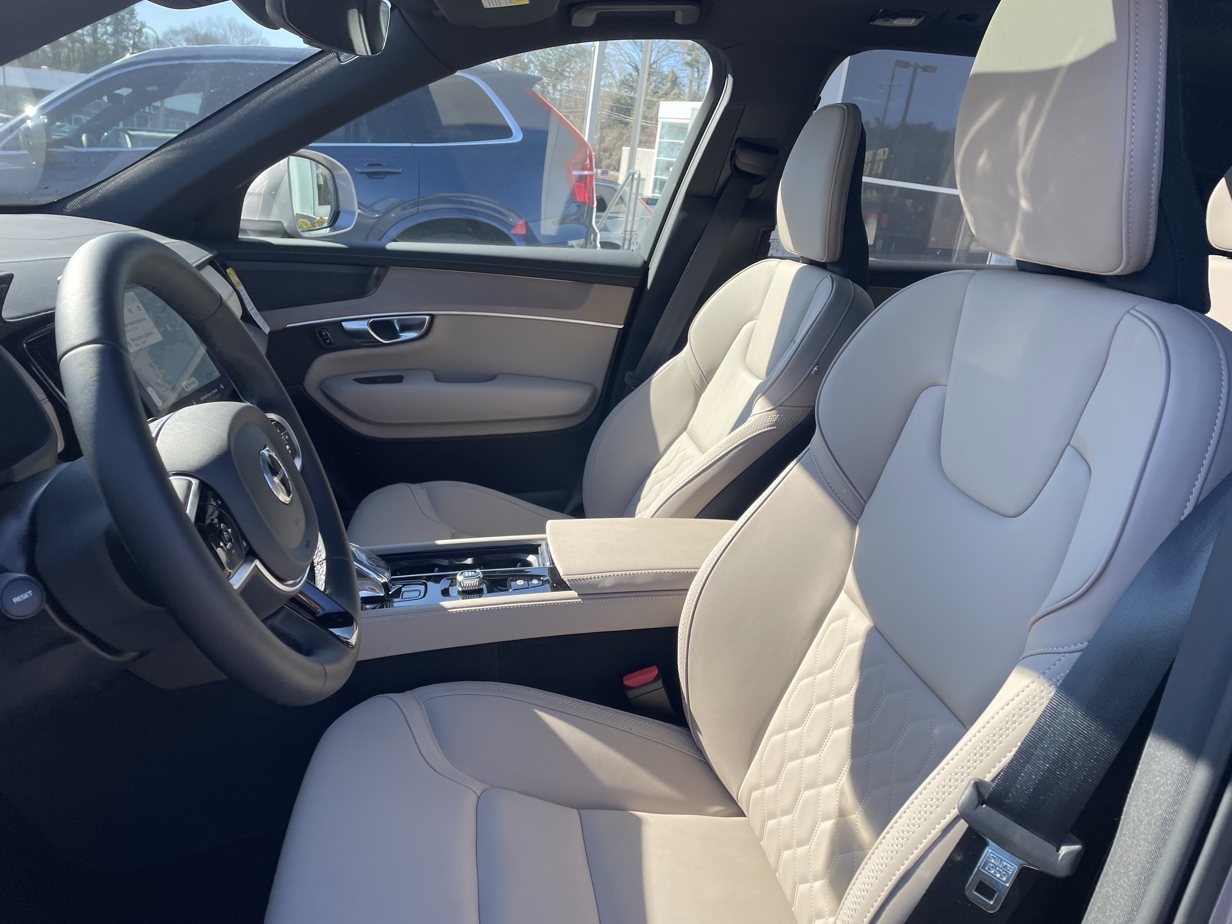 New 2026 Volvo XC90 T8 Plus w/ Protection Package Premier AWD/4WD image 33
