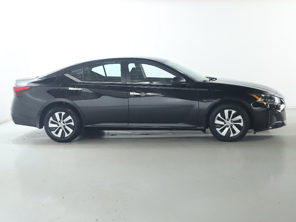 Used 2024 Nissan Altima 2.5 S FWD image 12