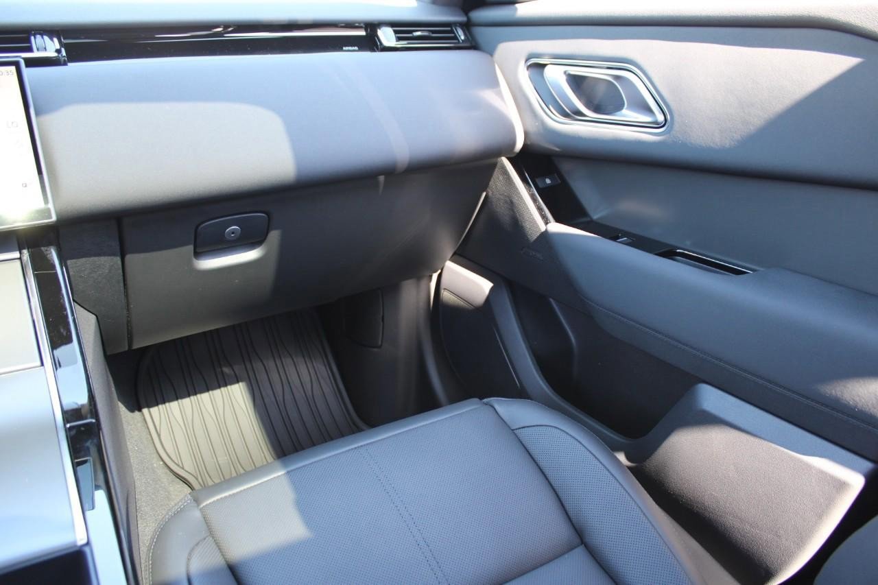 Used 2025 Land Rover Range Rover Velar Dynamic SE image 19