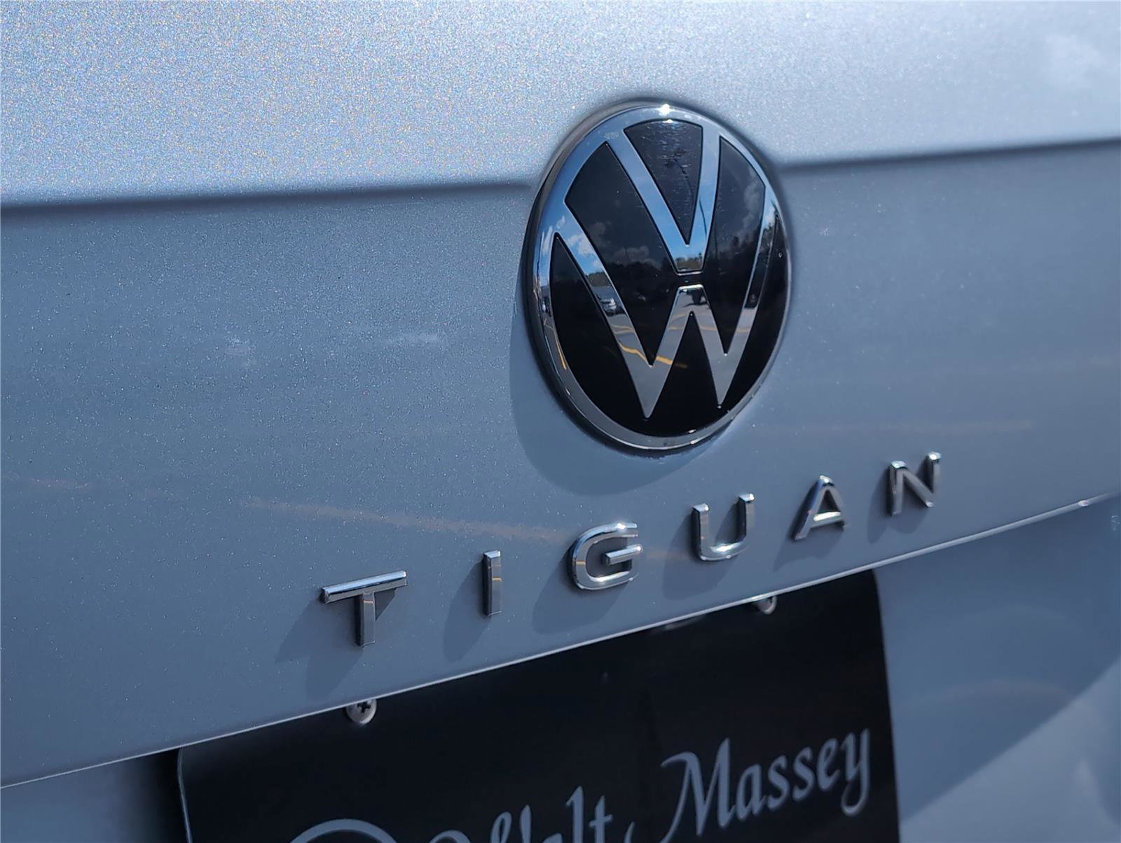 Used 2023 Volkswagen Tiguan SE R-Line image 10