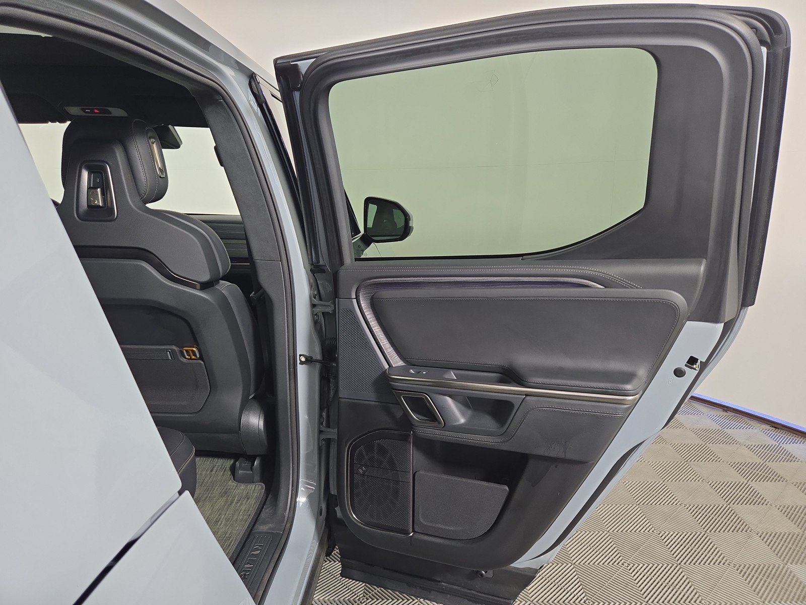 Used 2023 Rivian R1T Adventure AWD/4WD image 19