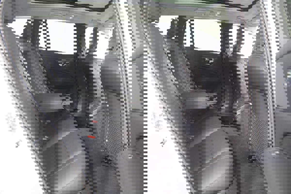 Used 2024 Volvo V60 B5 Cross Country Plus image 14