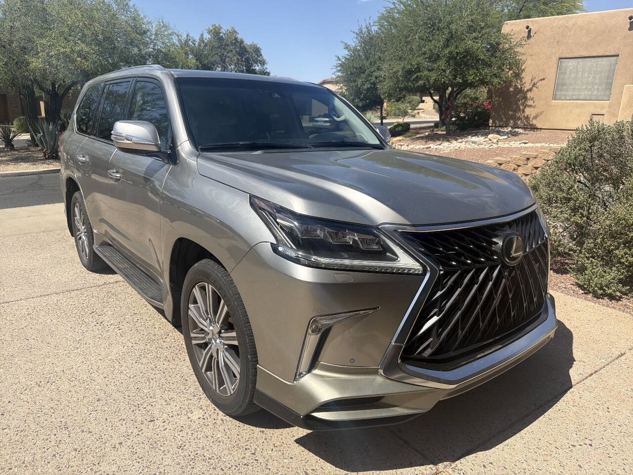 Used 2016 Lexus LX 570 4WD w/ Luxury Package