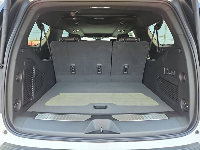 New 2025 Chevrolet Suburban Premier image 25