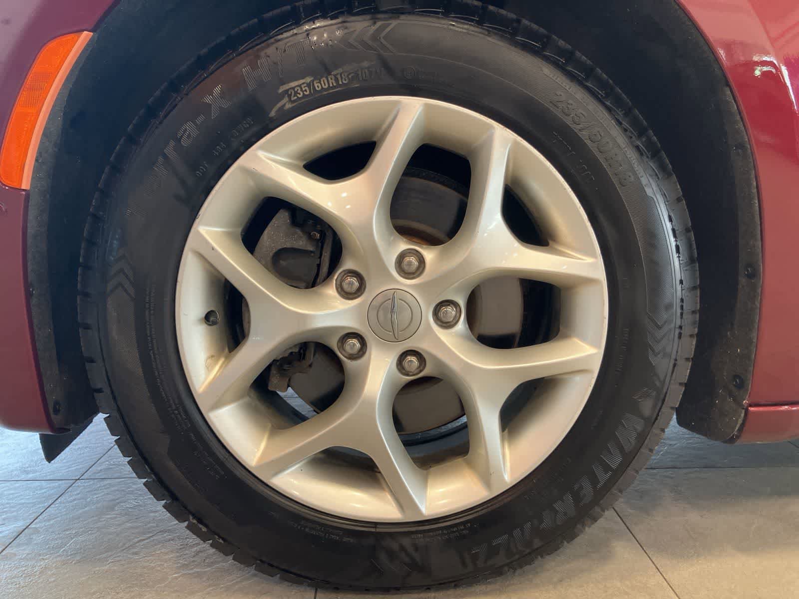 Used 2020 Chrysler Pacifica Touring-L FWD image 9