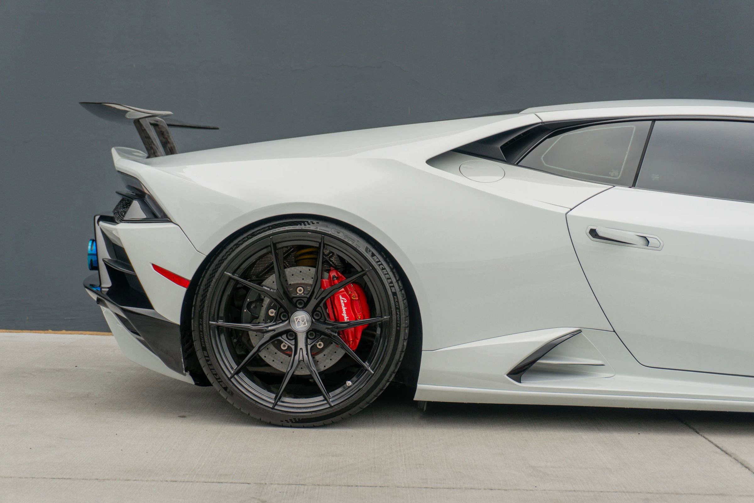 Used 2020 Lamborghini Huracan EVO image 31