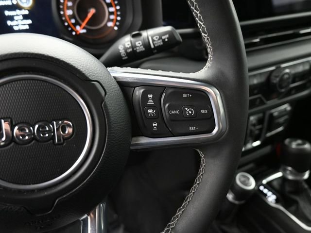 Used 2025 Jeep Wrangler Sahara image 16