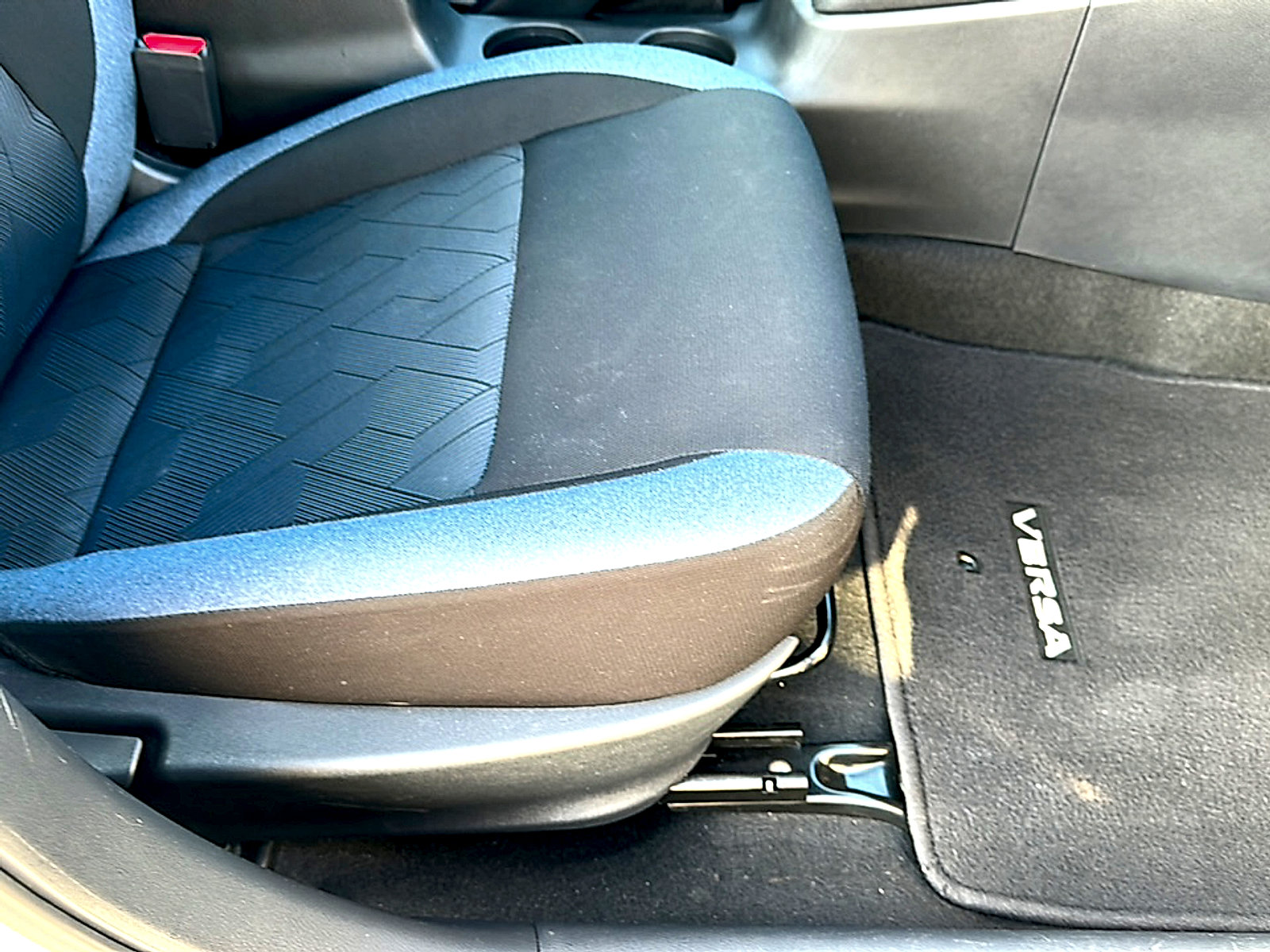 Used 2023 Nissan Versa SV image 24