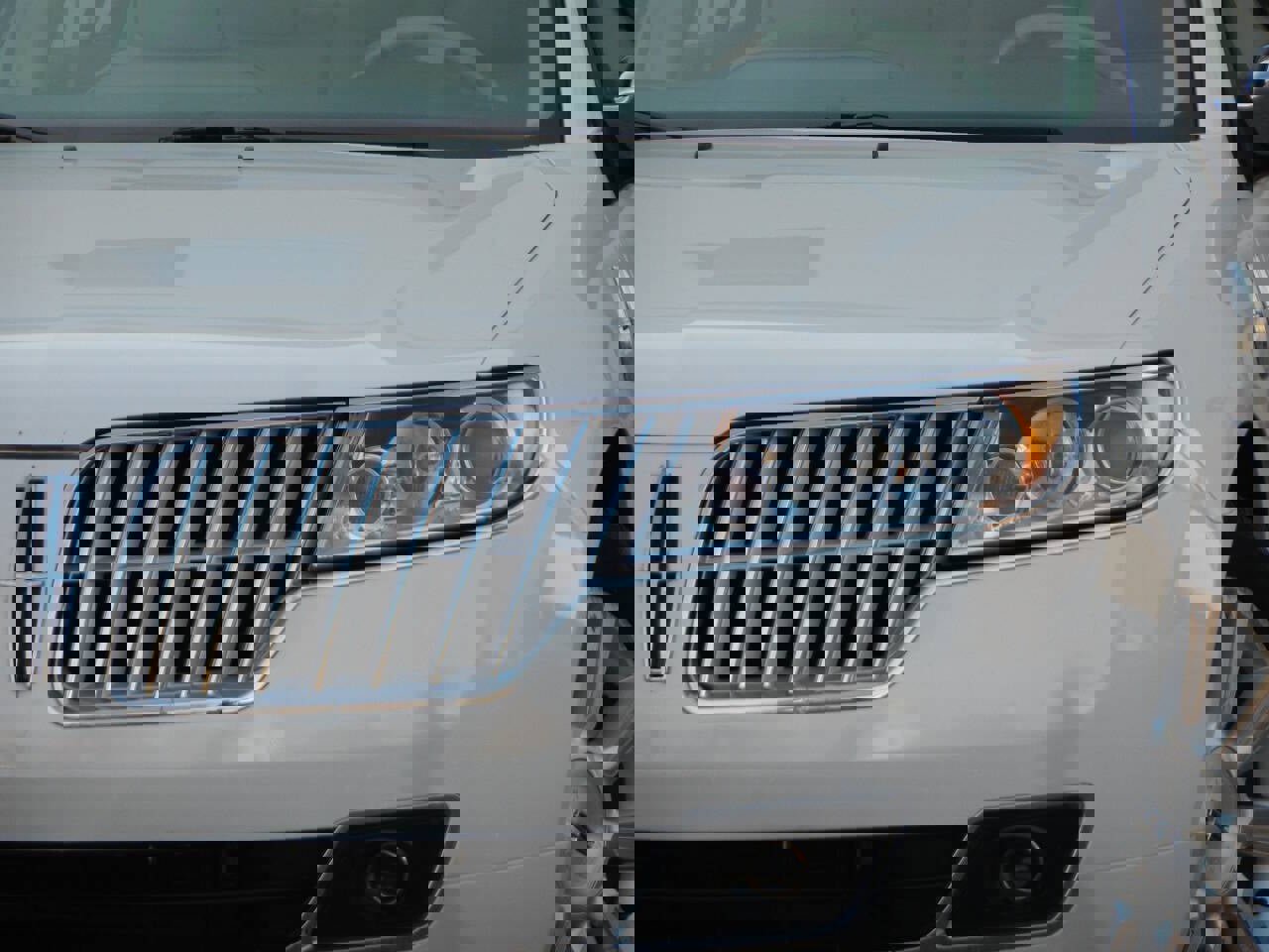 Used 2010 Lincoln MKZ FWD image 4