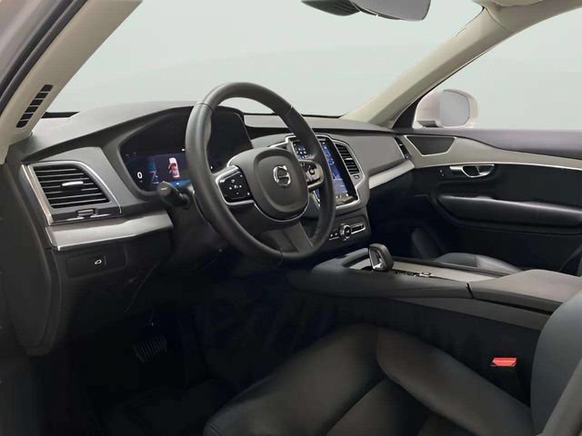 Used 2025 Volvo XC90 B5 Core AWD/4WD image 42