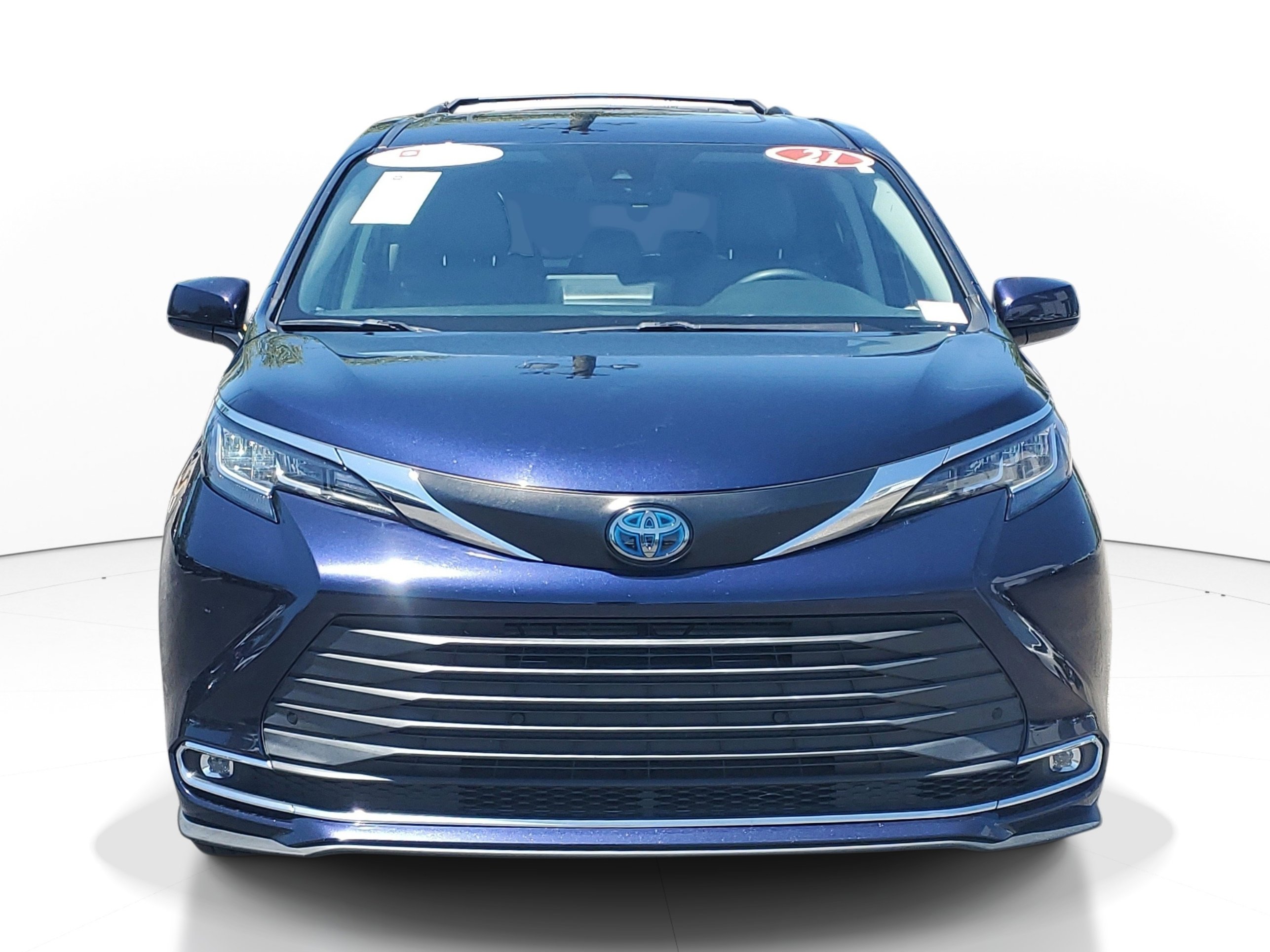 Certified 2021 Toyota Sienna XLE FWD image 2