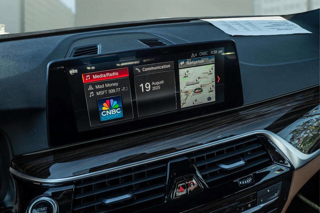 Used 2019 BMW 530e xDrive w/ Convenience Package image 16