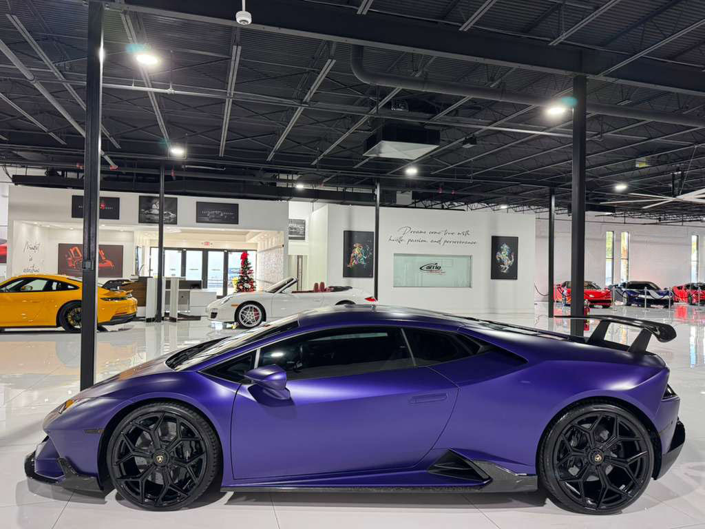Used 2021 Lamborghini Huracan EVO image 4