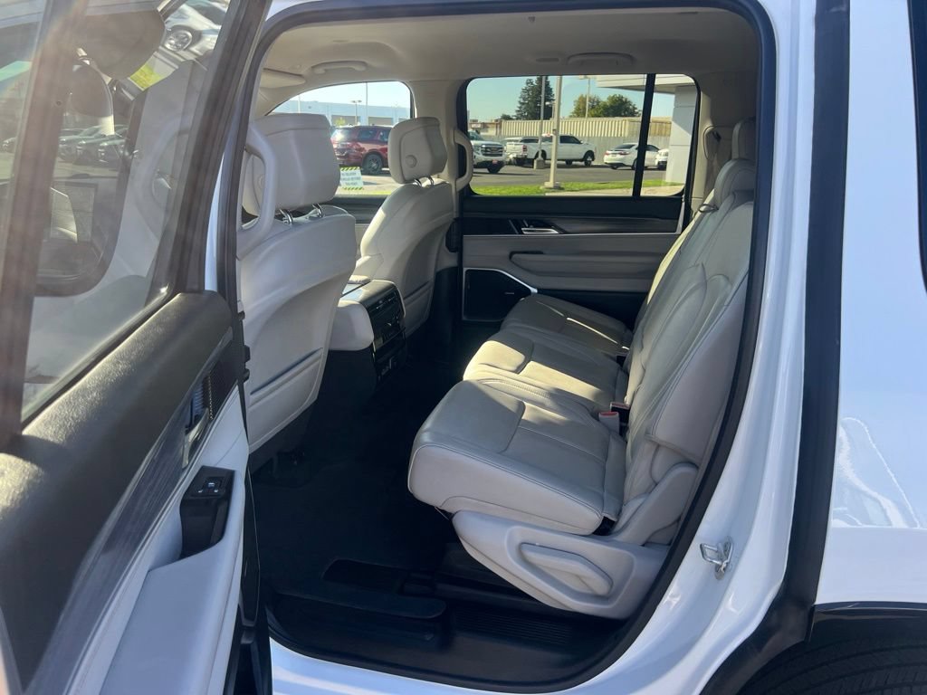 Used 2024 Jeep Wagoneer Series II w/ Flexible Seating Group RWD image 27