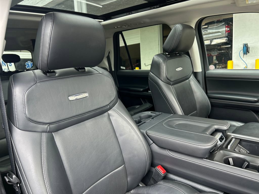 Used 2025 Ford Expedition Max Platinum AWD/4WD image 16
