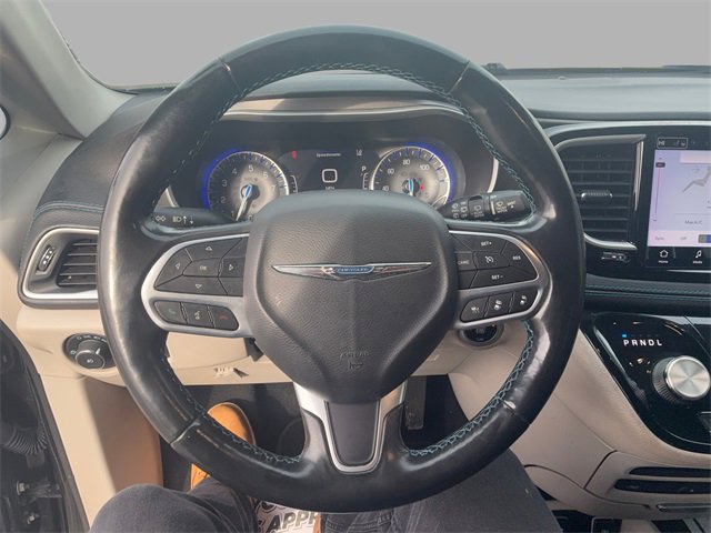 Used 2021 Chrysler Pacifica Touring-L w/ Uconnect Theater Family Group image 10