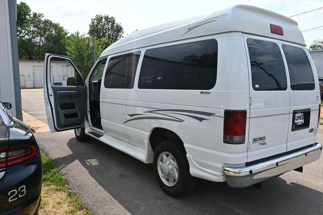 Used 2009 Ford E-150 and Econoline 150 Wagon RWD image 8
