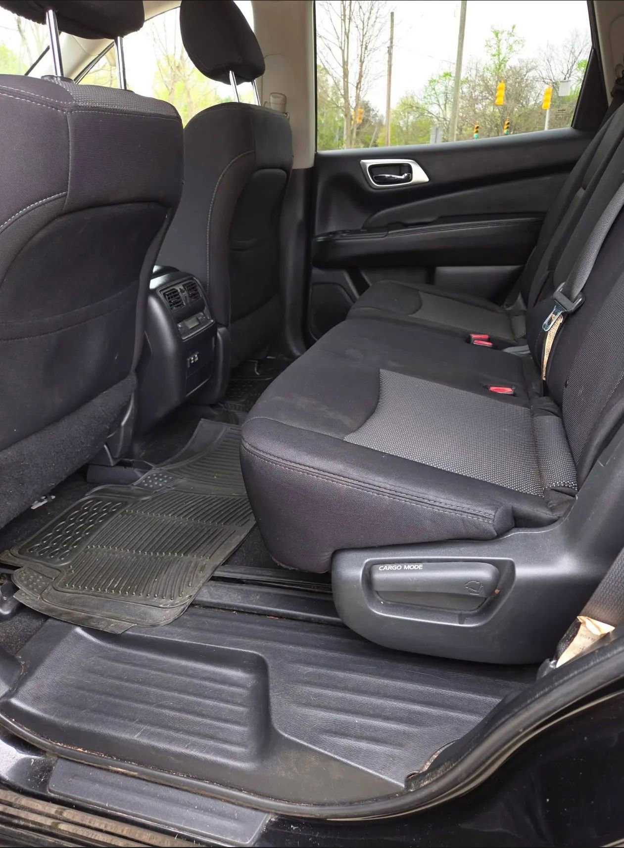 Used 2019 Nissan Pathfinder SV image 10