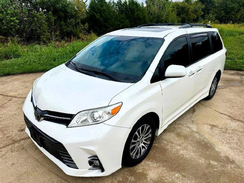 Used 2018 Toyota Sienna XLE Premium FWD image 6