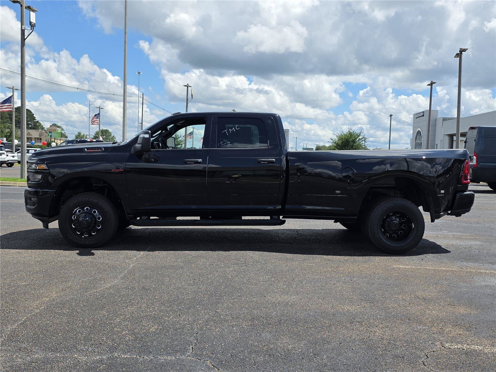 New 2026 RAM 3500 Big Horn AWD/4WD image 8