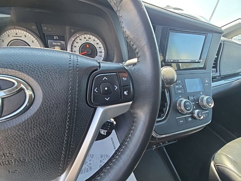 Used 2016 Toyota Sienna SE image 18