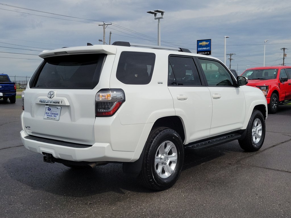 Used 2024 Toyota 4Runner SR5 Premium w/ Moonroof Package AWD/4WD image 4