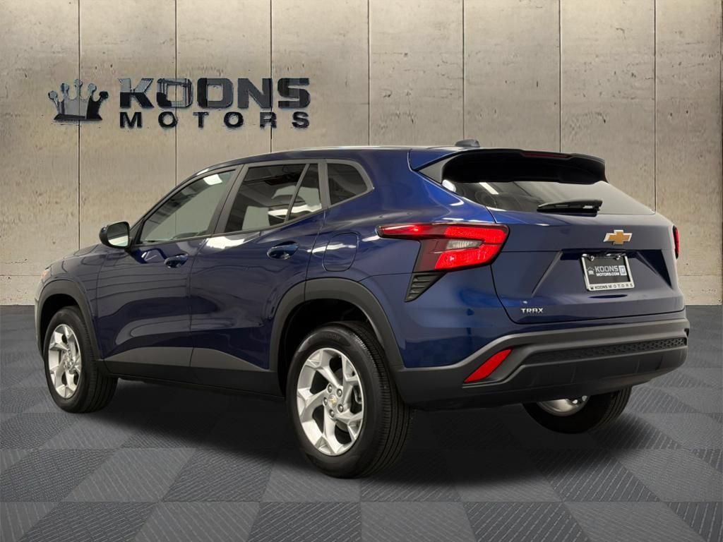 Used 2024 Chevrolet Trax LS w/ LS Convenience Package FWD image 6