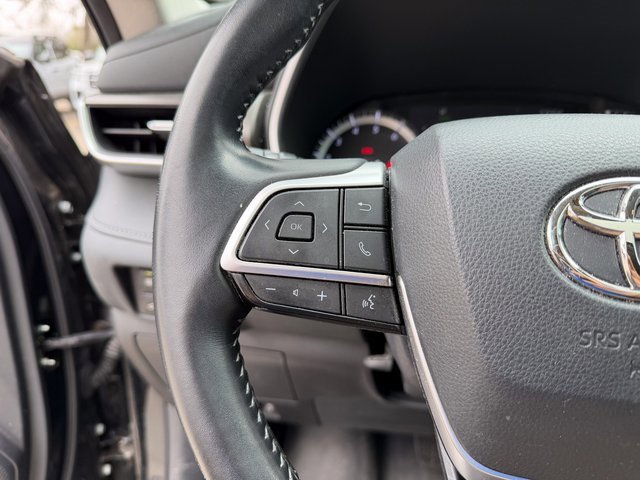 Used 2022 Toyota Highlander XLE image 9