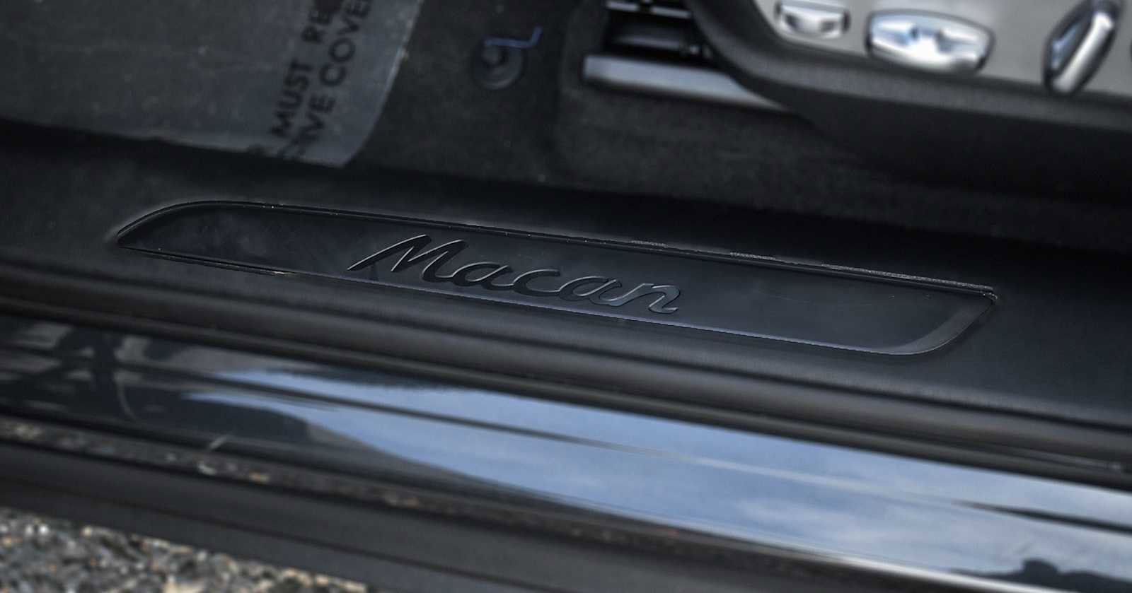 Used 2023 Porsche Macan T image 12