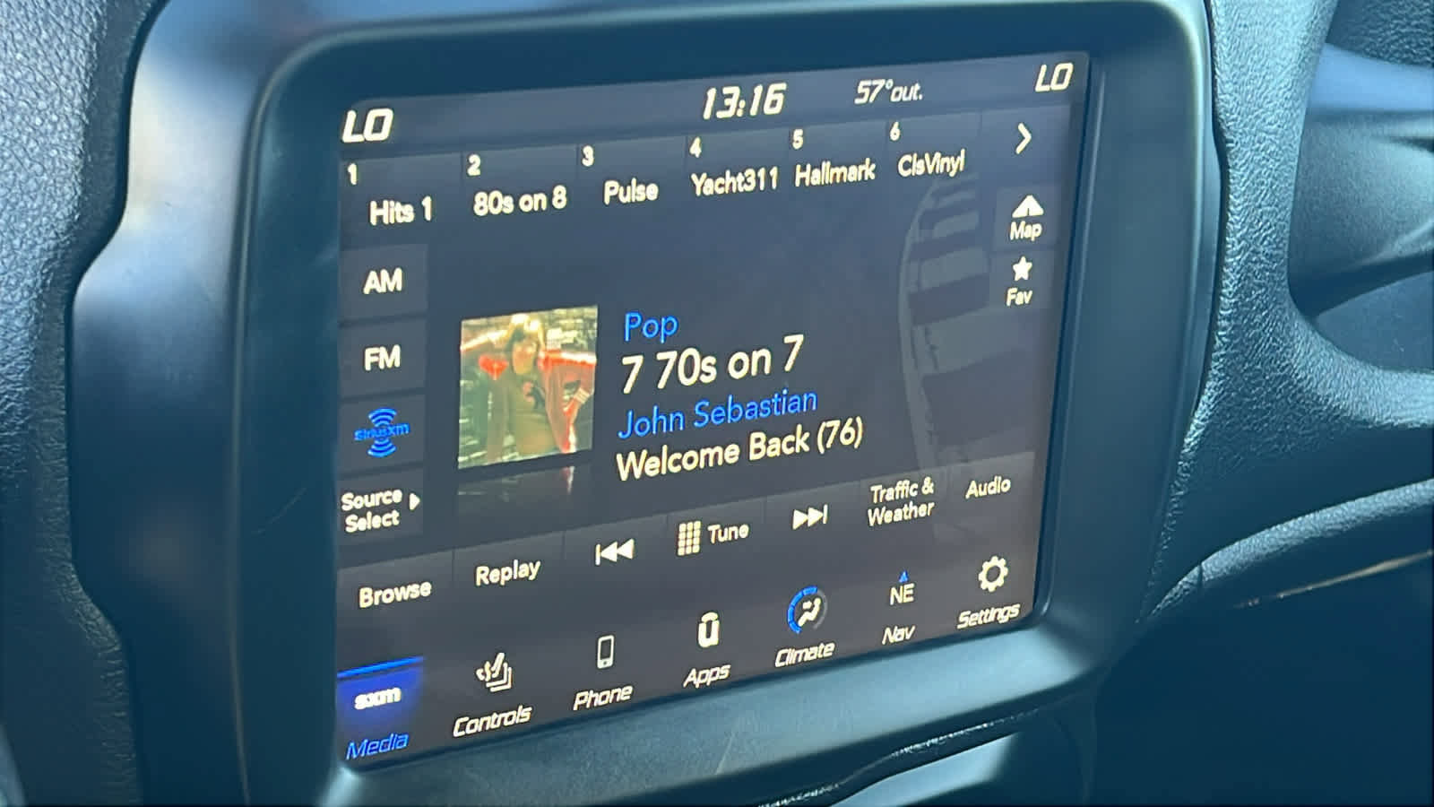 Certified 2022 Jeep Renegade Altitude w/ Sun/Sound Group image 15