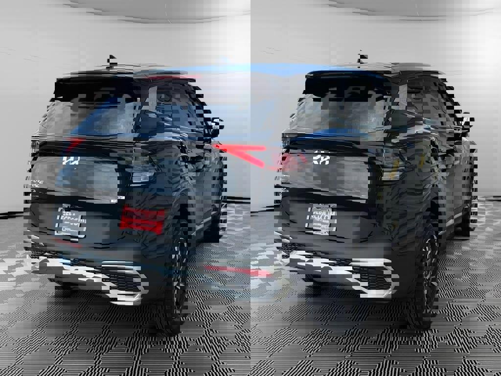 New 2025 Kia Sportage LX image 4