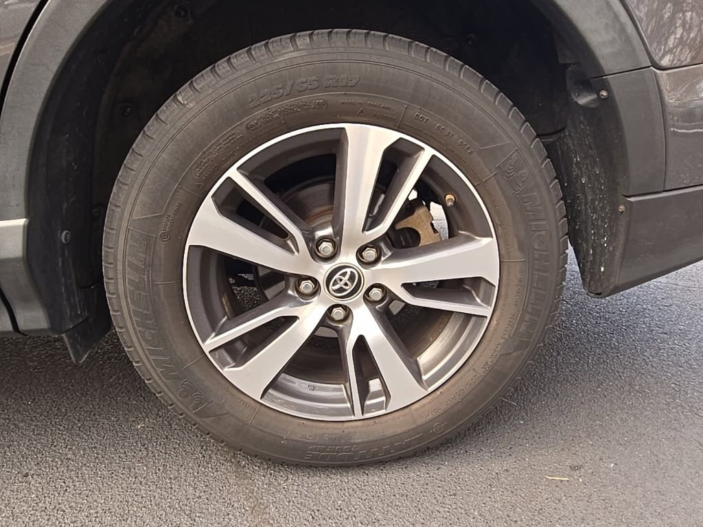 Used 2017 Toyota RAV4 XLE image 7