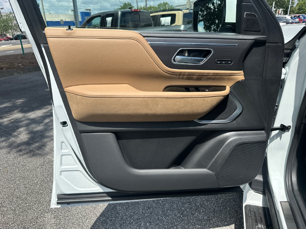 New 2027 INFINITI QX80 Luxe w/ Cargo Package RWD image 10