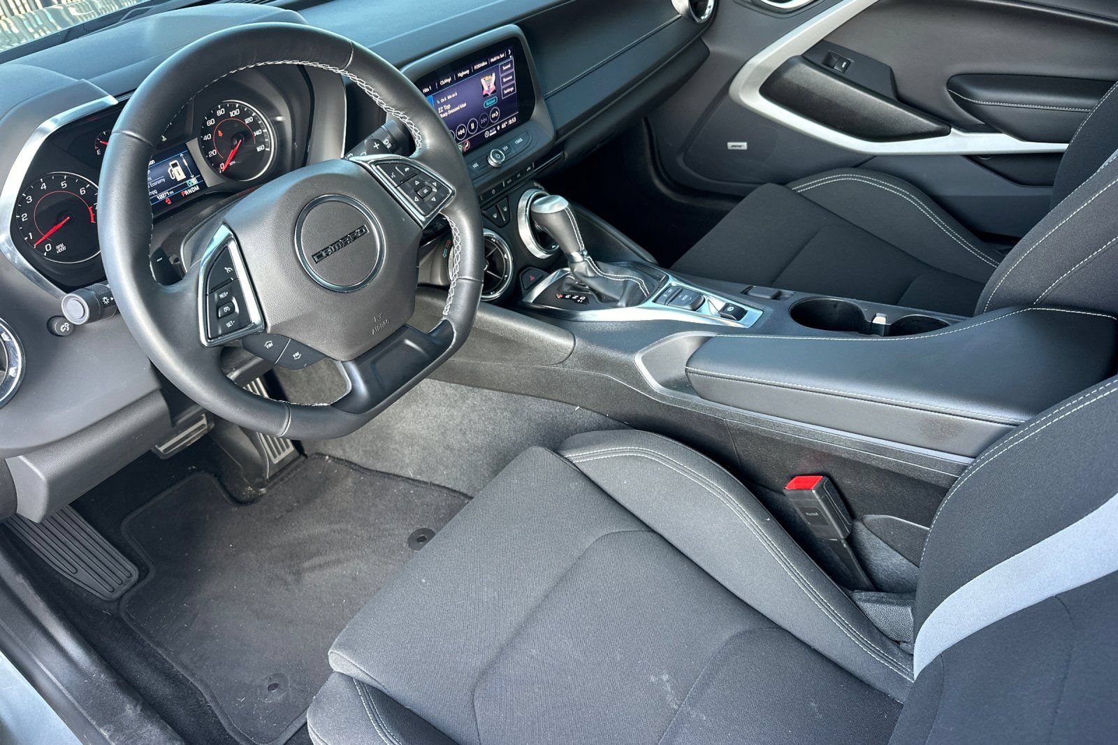 Used 2024 Chevrolet Camaro LT w/ Technology Package RWD image 10