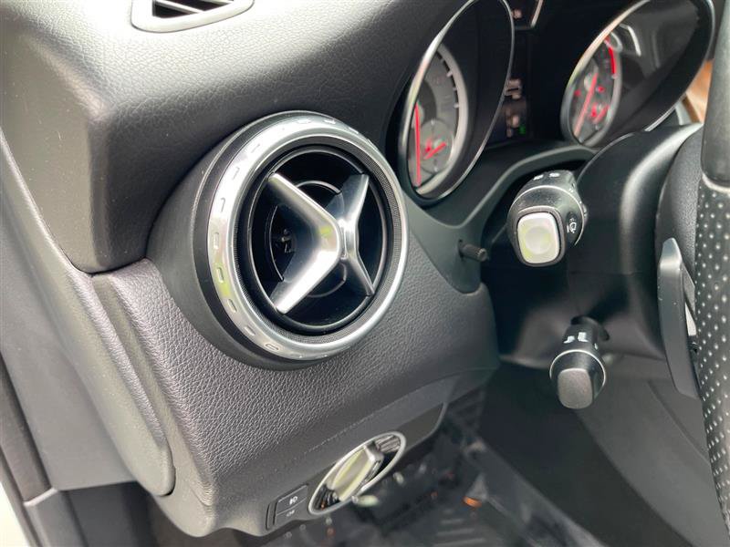 Used 2015 Mercedes-Benz GLA 250 4MATIC image 23