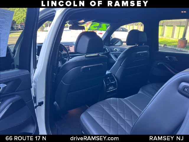 Used 2025 BMW X7 xDrive40i w/ M Sport Package AWD/4WD image 21