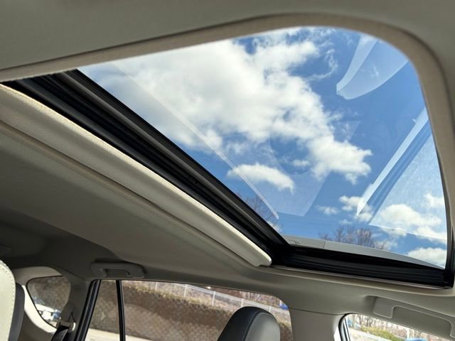 Used 2014 Toyota RAV4 Limited w/ Technology Package image 31