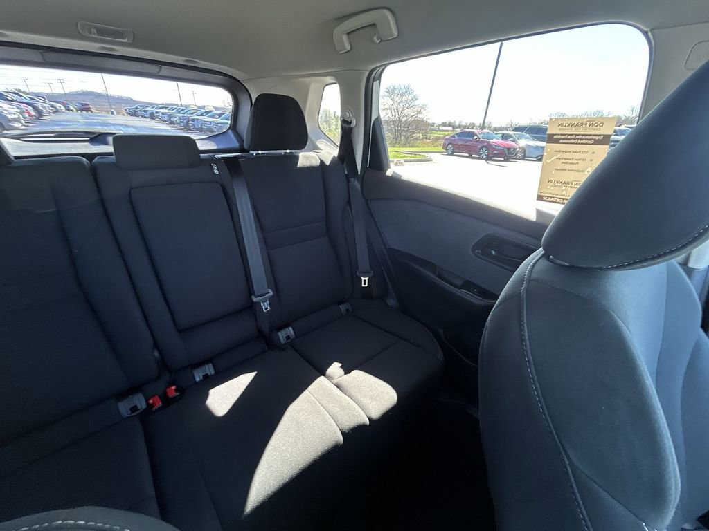 Used 2023 Nissan Rogue S image 15