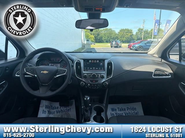 Used 2016 Chevrolet Cruze LT w/ Sun And Sound Package FWD image 9