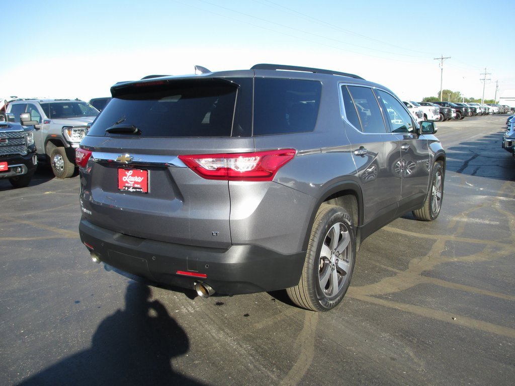 Used 2021 Chevrolet Traverse LT w/ LT Premium Package image 4