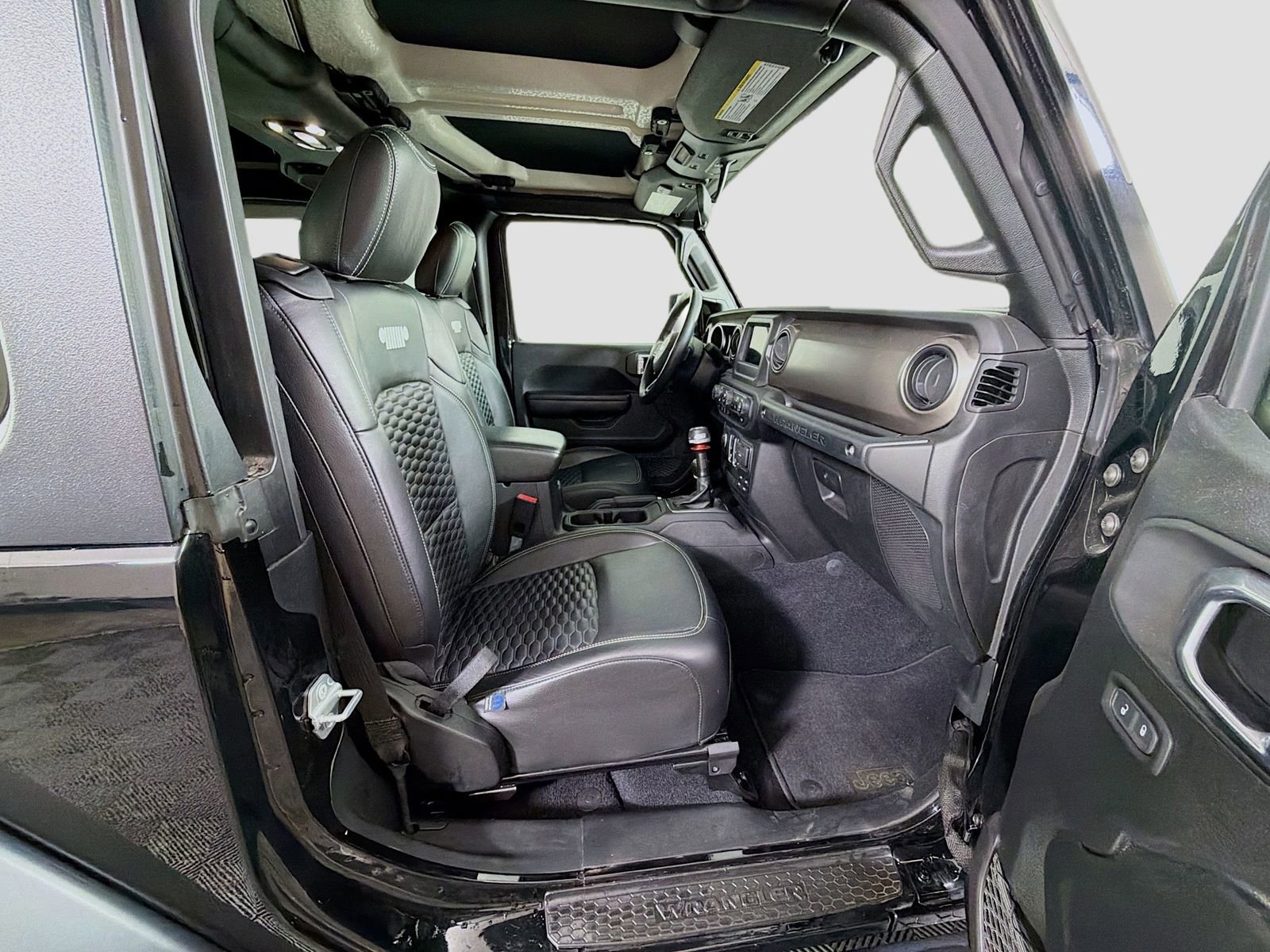 Used 2021 Jeep Wrangler Sport image 28