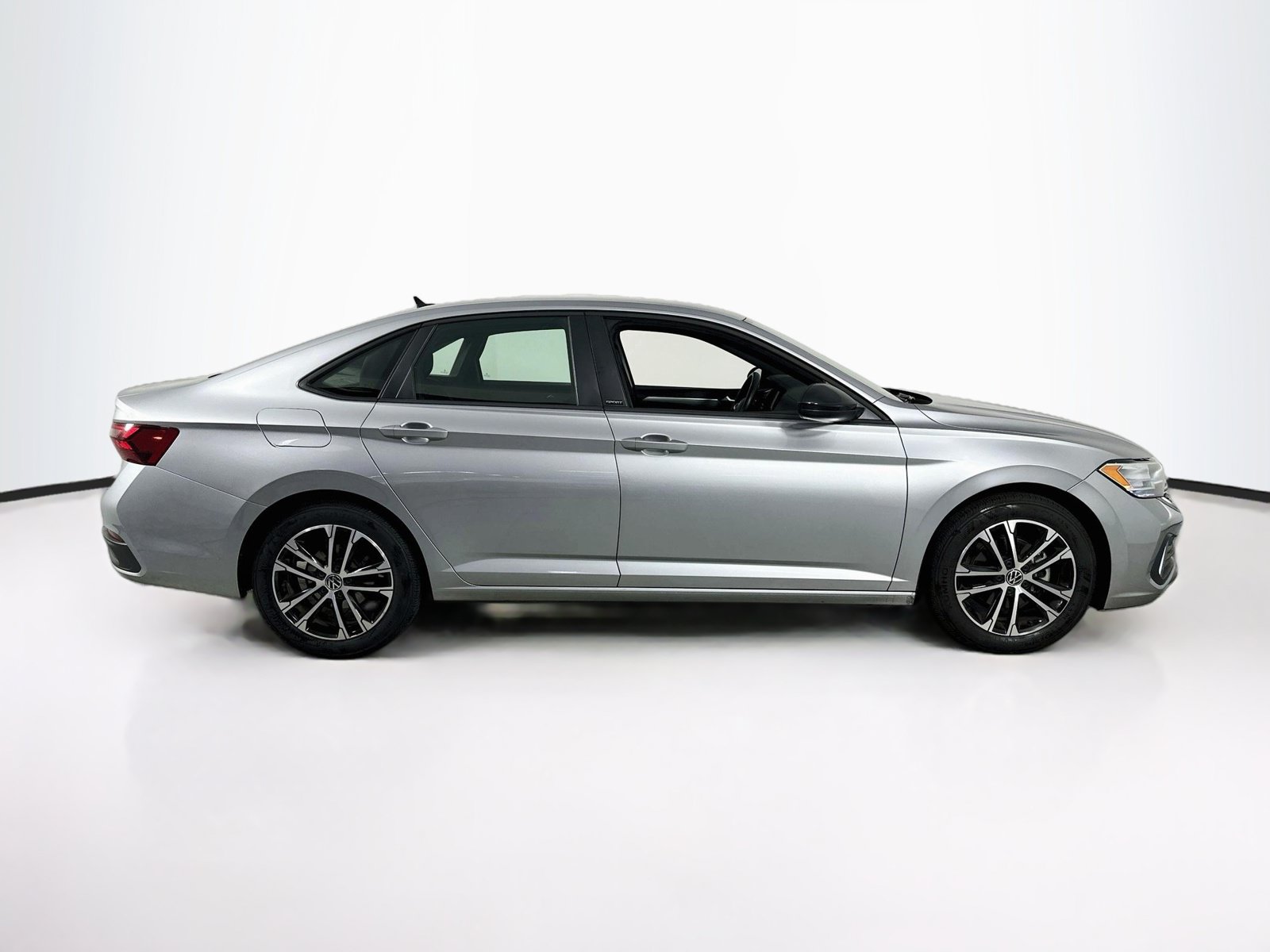 Used 2024 Volkswagen Jetta Sport FWD image 4