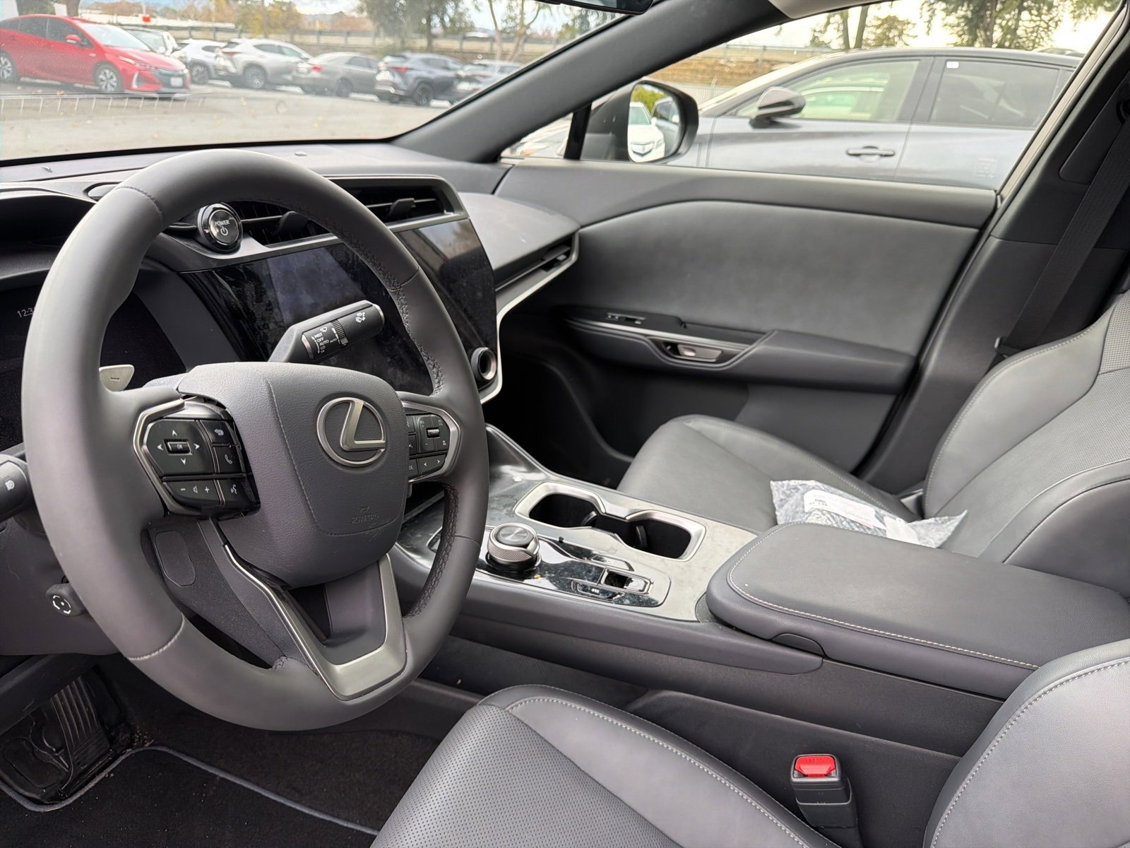 Used 2025 Lexus RZ 300e image 6