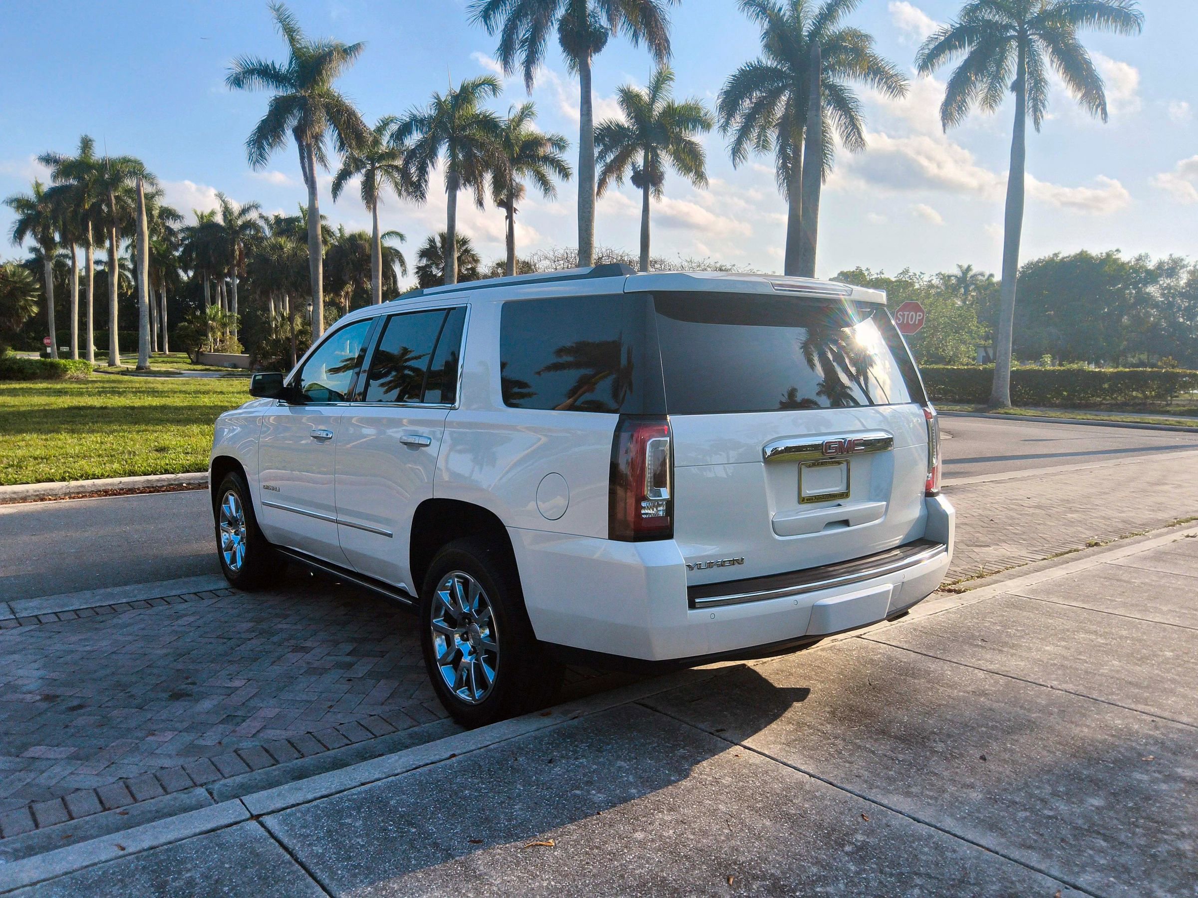 Used 2018 GMC Yukon Denali w/ Enhanced Security Package AWD/4WD image 17