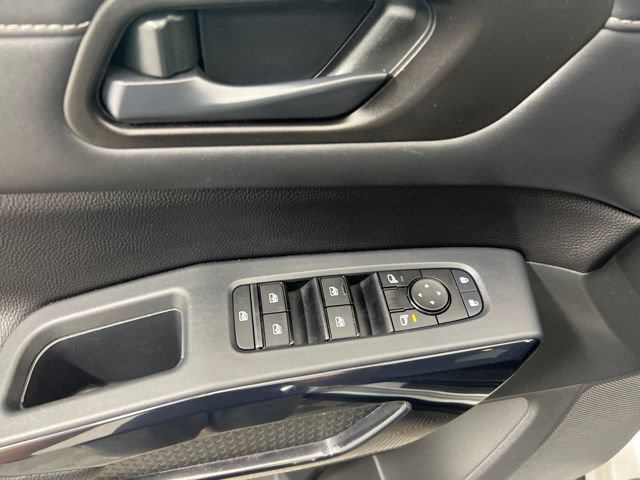Used 2025 Nissan Pathfinder SV AWD/4WD image 14