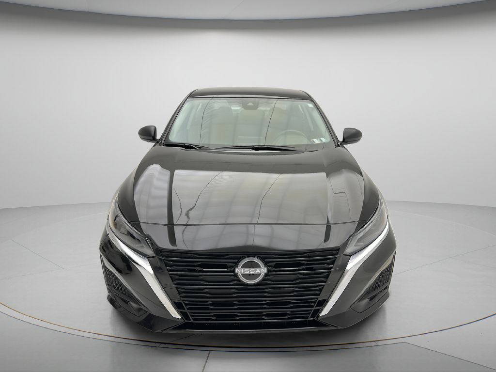 Used 2025 Nissan Altima 2.5 SV FWD image 2