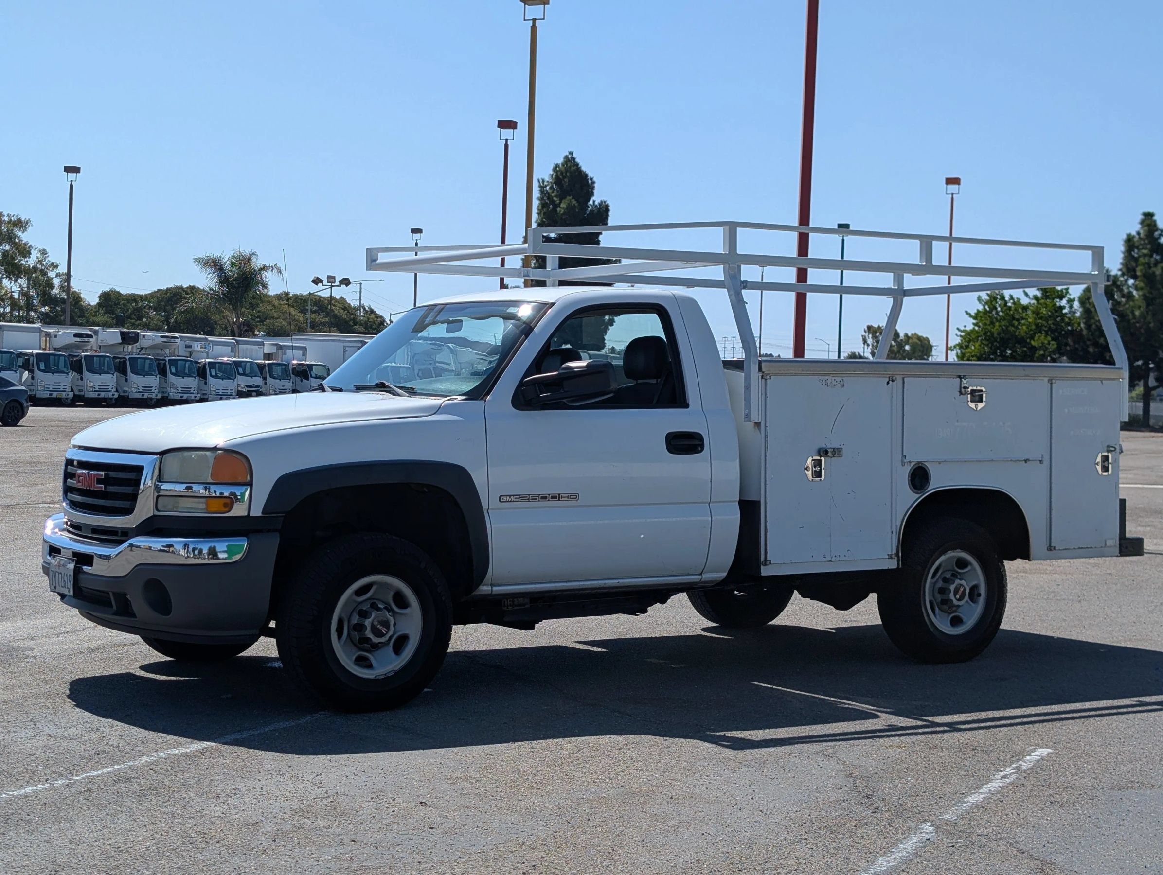 Used 2005 GMC Sierra 2500 W/T RWD image 4