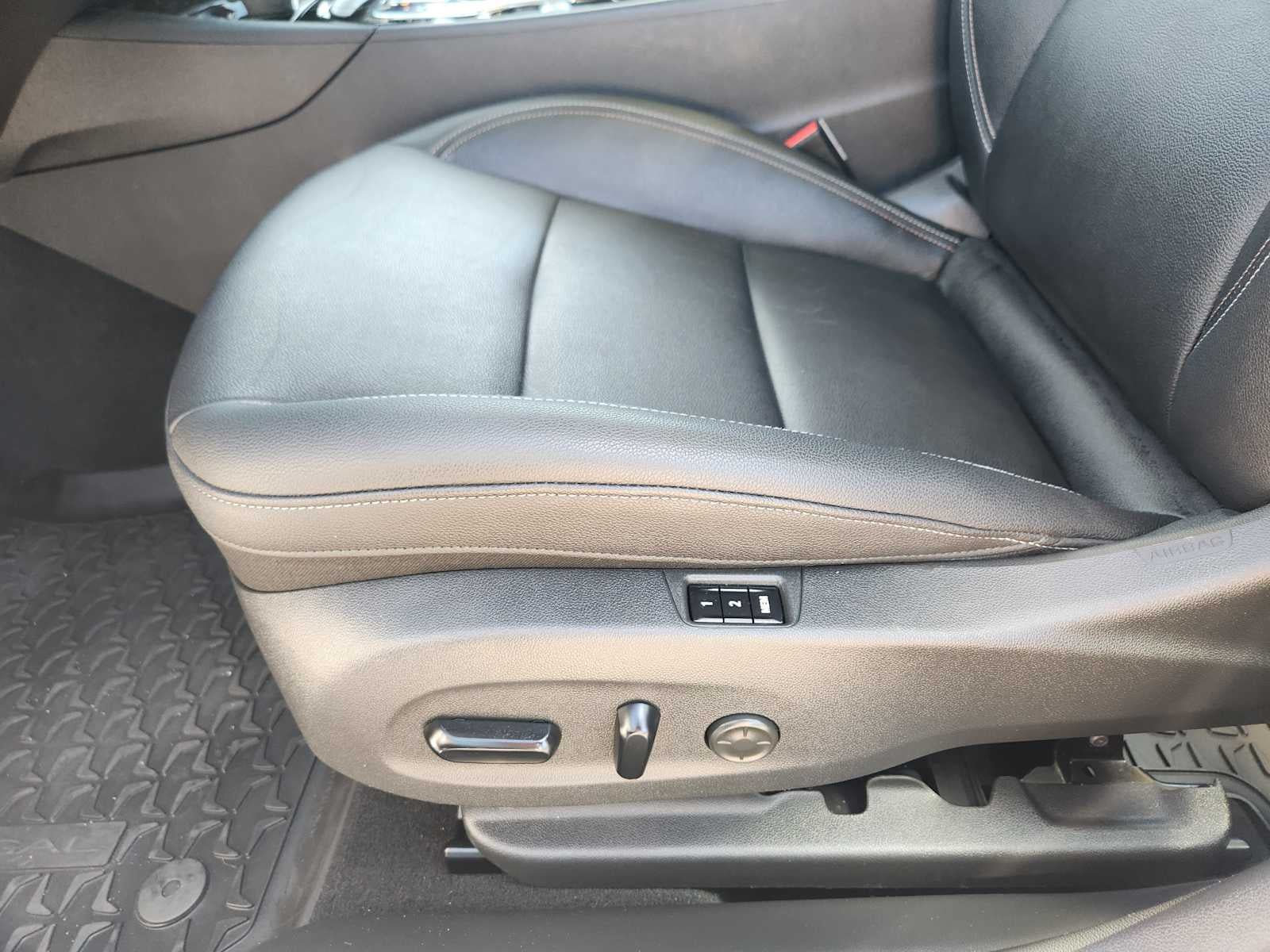 Used 2019 Buick Regal Essence w/ Driver Confidence Package I AWD/4WD image 8