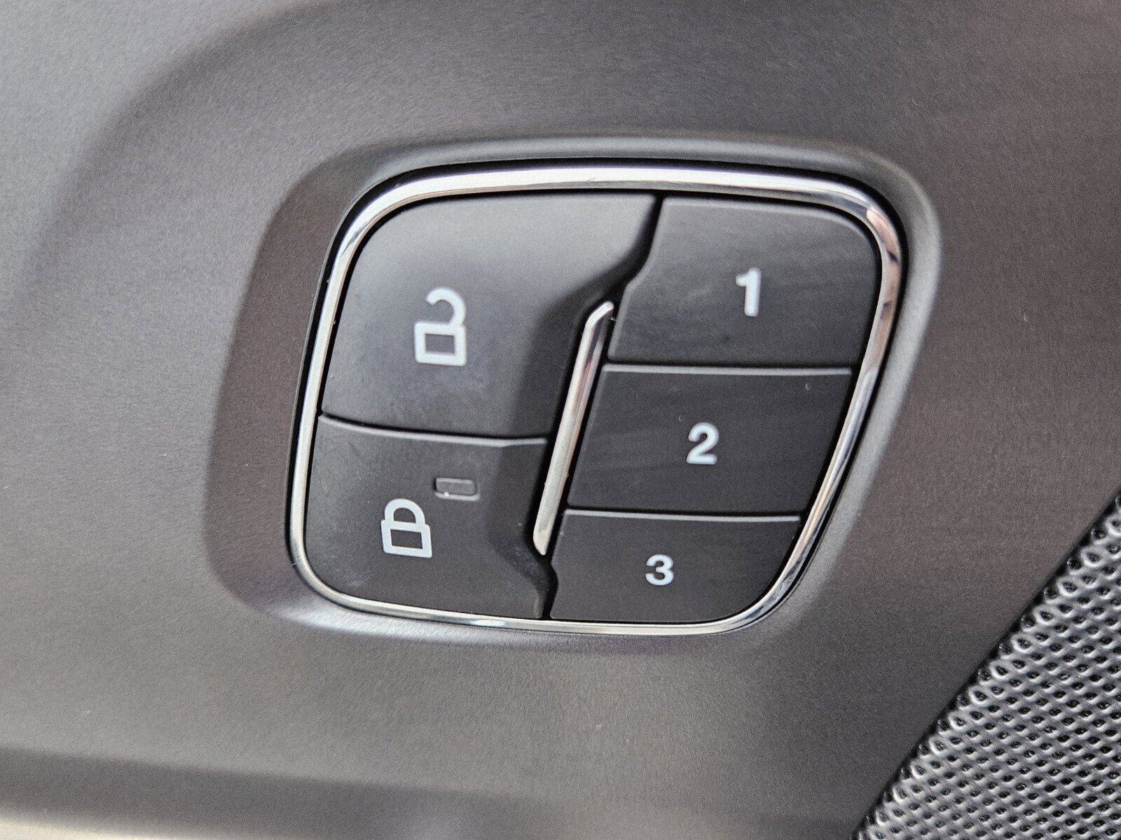Used 2024 Lincoln Nautilus Premier image 35