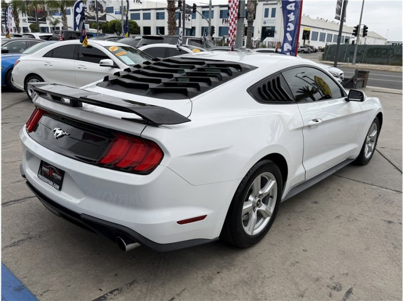 Used 2018 Ford Mustang Coupe RWD image 6